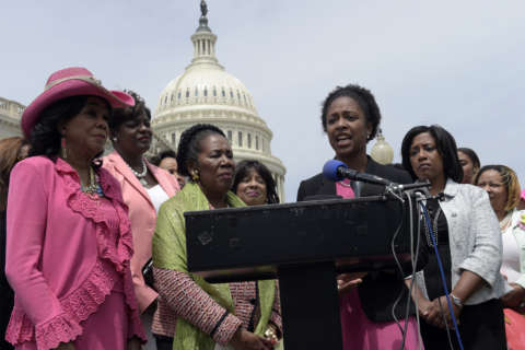 Black members of Congress demand probe of nooses at AU
