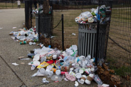 Garbage piles up on the National Mall during the government shutdown. (WTOP/Alejandro Alvarez)