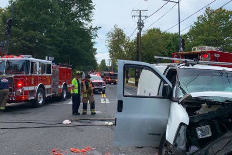 1 child, 2 adults seriously hurt in Northwest DC crash