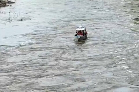 Search for fisherman in Potomac River becomes recovery effort