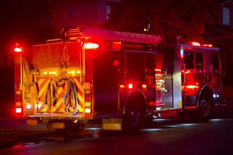 1 man killed in Southeast DC apartment fire