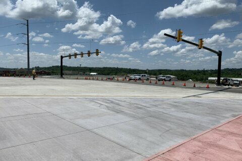 Battlefield Parkway bicyclist and pedestrian improvements open in Leesburg