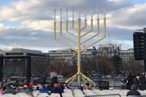 National Menorah lighting celebrates first night of Hanukkah