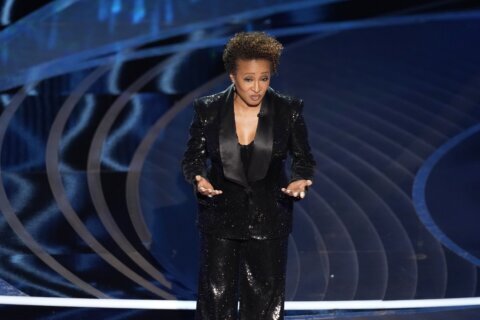 Wanda Sykes delivers epic 26-minute acceptance speech, mentions every other winner at event and speaks up for trans people