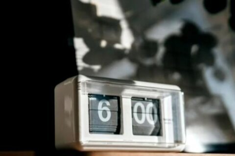 Late decision to delay clock change leaves Lebanon in time zone chaos