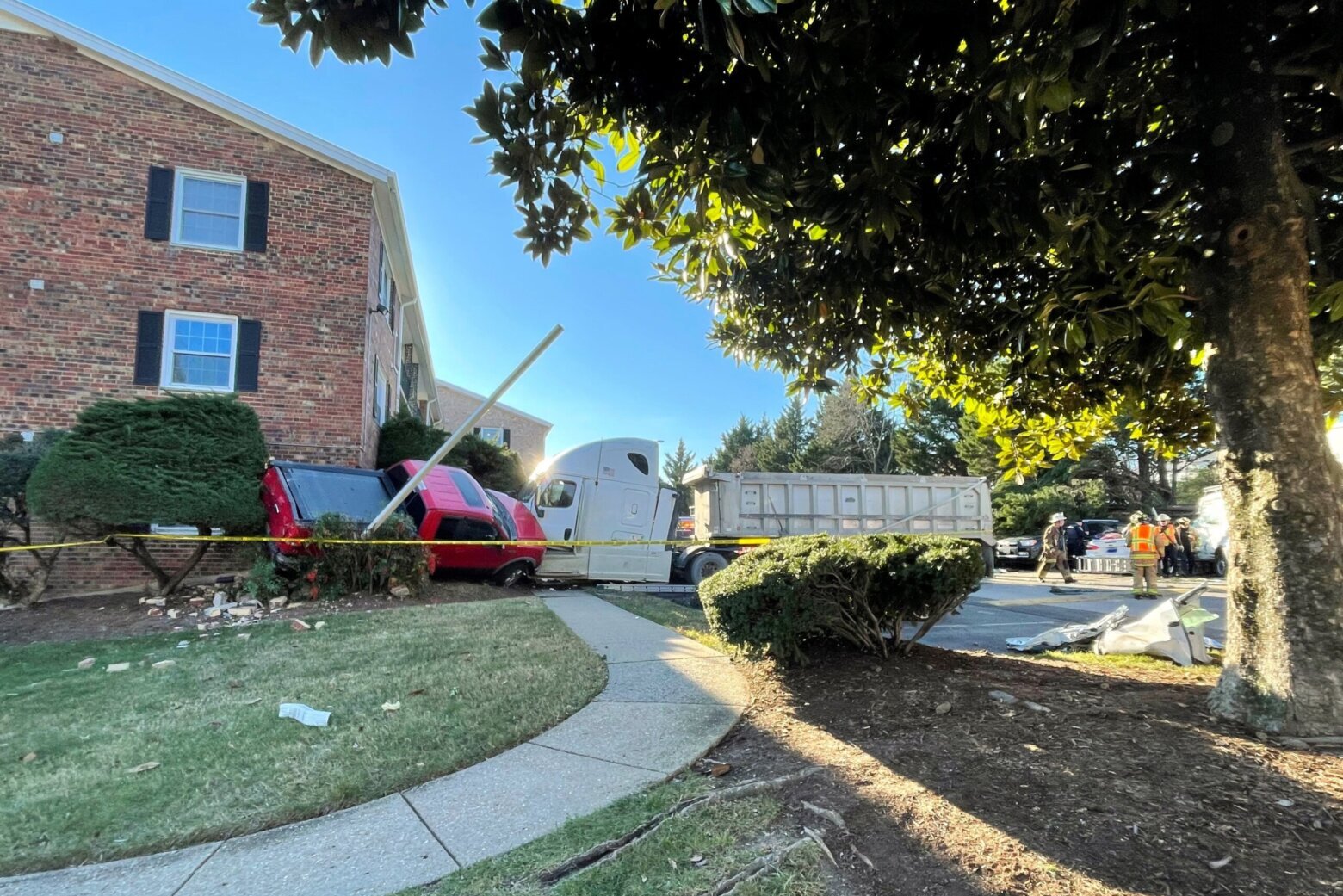 Tractor-trailer crashes in condo building in Virgina