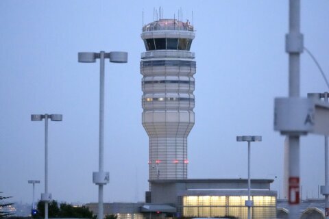 Planes clip wings on taxiway at Reagan National with members of Congress aboard; no injuries reported