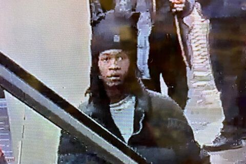 DC police trying to ID suspect after deadly shooting at Union Station parking garage
