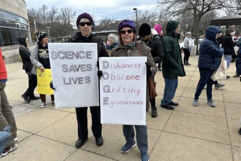 Hundreds attend rally at NIH to blast proposed cuts