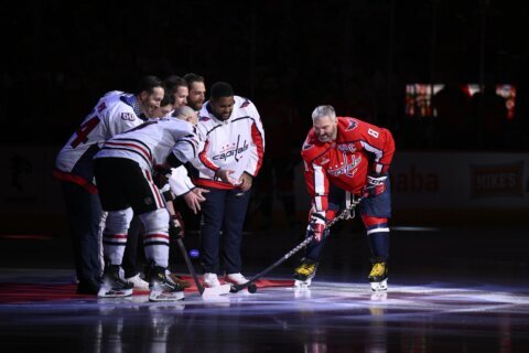 Alex Ovechkin ties Wayne Gretzky’s NHL record with his 894th goal