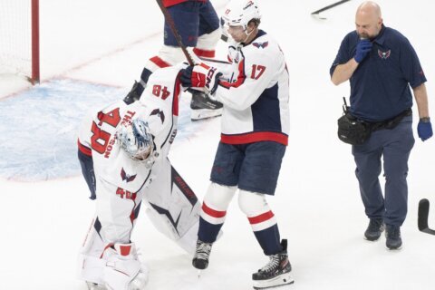 Capitals goalie Thompson and Canadiens counterpart Montembeault each leave Game 3 with injuries