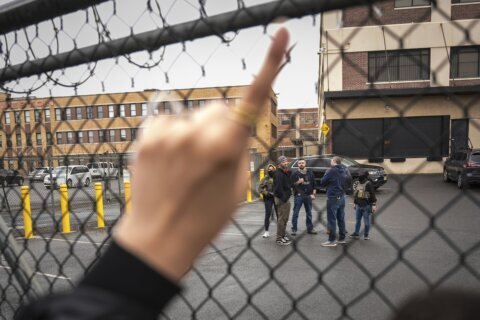 Newark mayor denies trespassing at immigration detention center following arrest