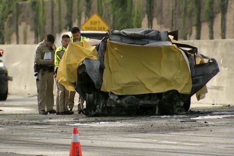 1 killed, 32 injured in collision of bus and SUV on Los Angeles area freeway