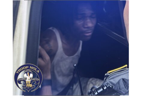 10 escape from New Orleans jail through hole in cell wall while lone guard left to get food