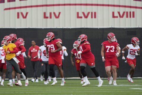 Tight end Travis Kelce, franchised guard Trey Smith attend Chiefs minicamp
